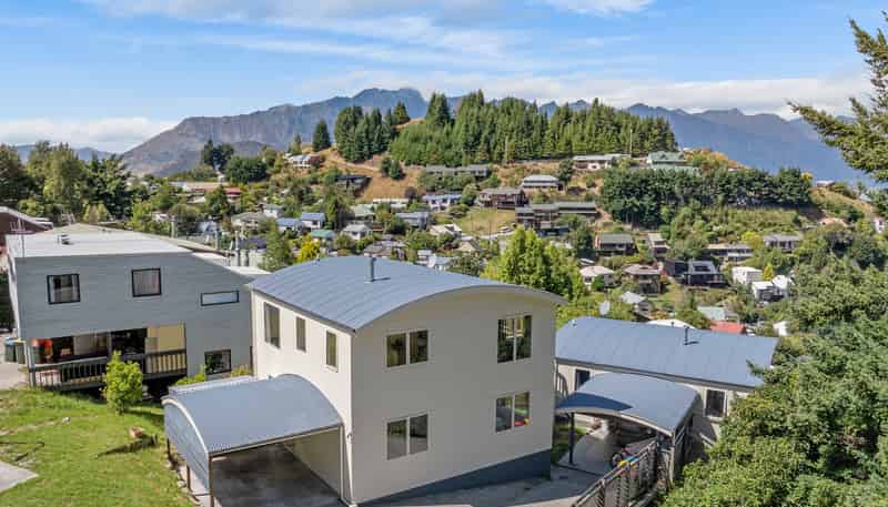 32A Dart Place, Fernhill/Sunshine Bay