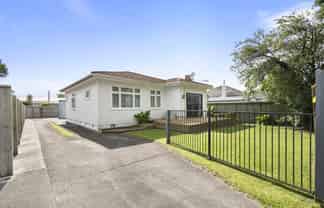 65 Botanical Road, Takaro