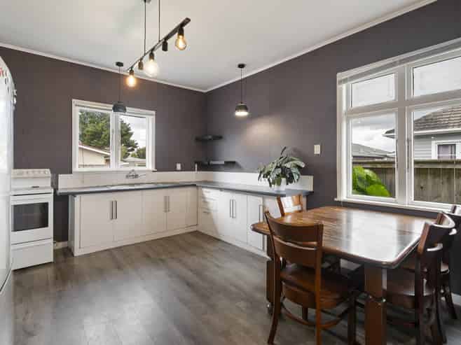 65 Botanical Road, Takaro