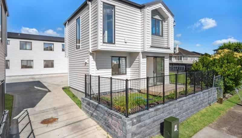 2/107 Porchester Road, Papakura