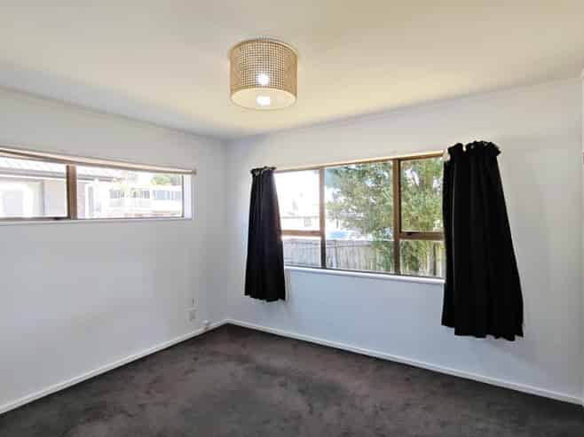 2/12 Kaipatiki Road, Glenfield