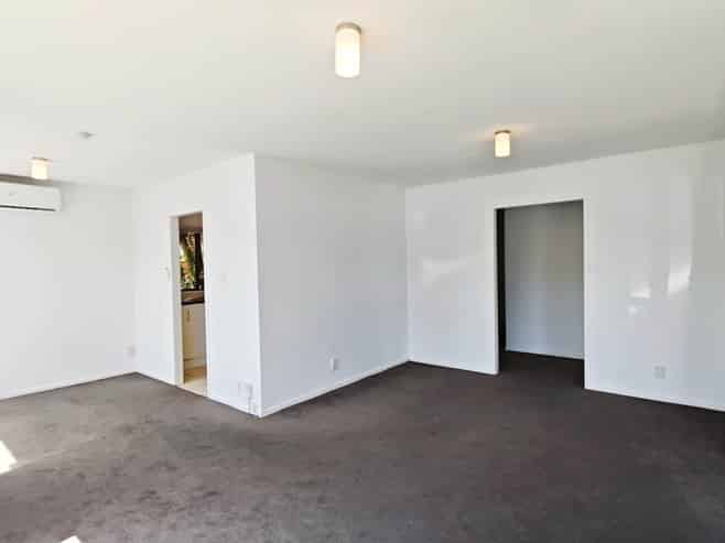 2/12 Kaipatiki Road, Glenfield