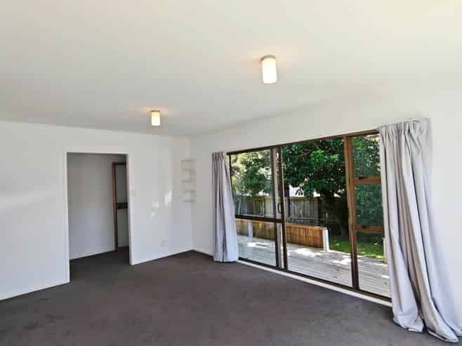 2/12 Kaipatiki Road, Glenfield