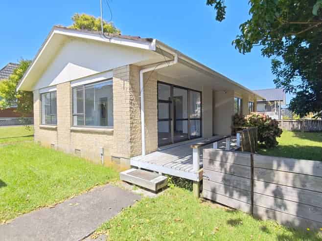 2/12 Kaipatiki Road, Glenfield