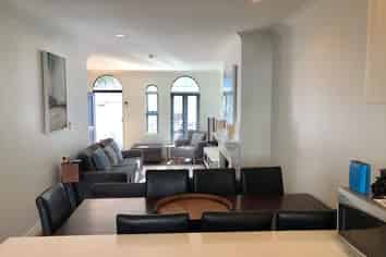 14/177 Hurstmere Road, Takapuna