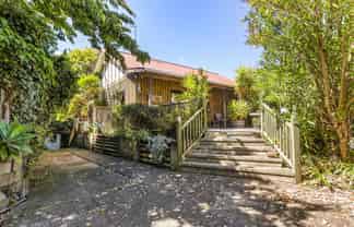 23 Tennis Court Road, Raumati South