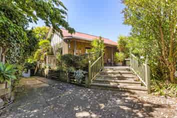 23 Tennis Court Road, Raumati South