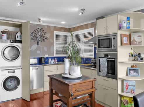 73 Clayton Road, Mangakakahi