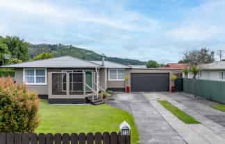 73 Clayton Road, Mangakakahi