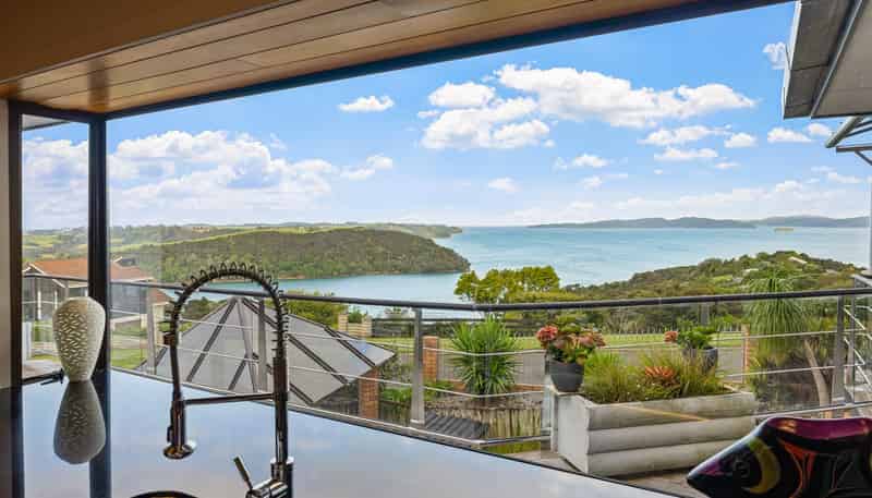 5 Kotare Place, Sandspit
