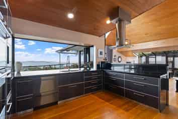  5 Kotare Place, Sandspit