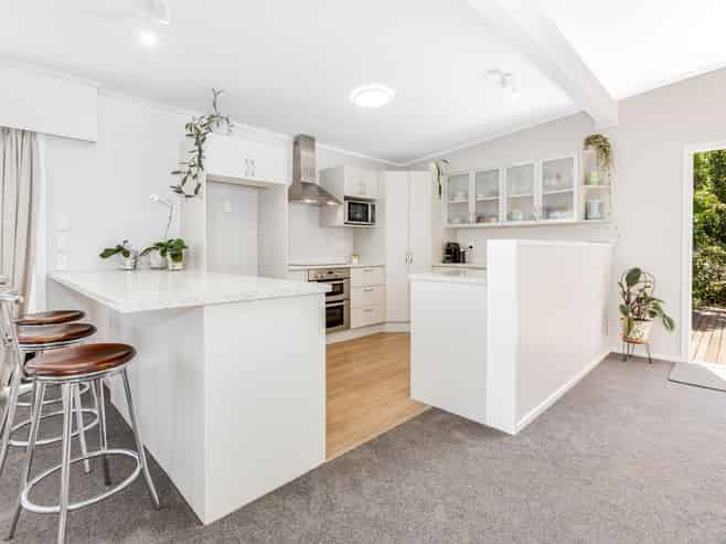 9 Annan Grove, Papakowhai