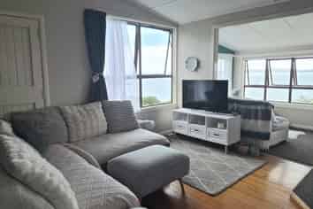 27 Carlton Crescent, Maraetai