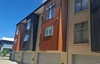 3/9 Vialou Street, Hamilton Central