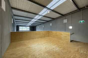 Vacant possession - quality industrial unit