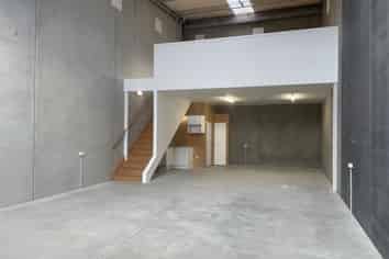 Vacant possession - quality industrial unit