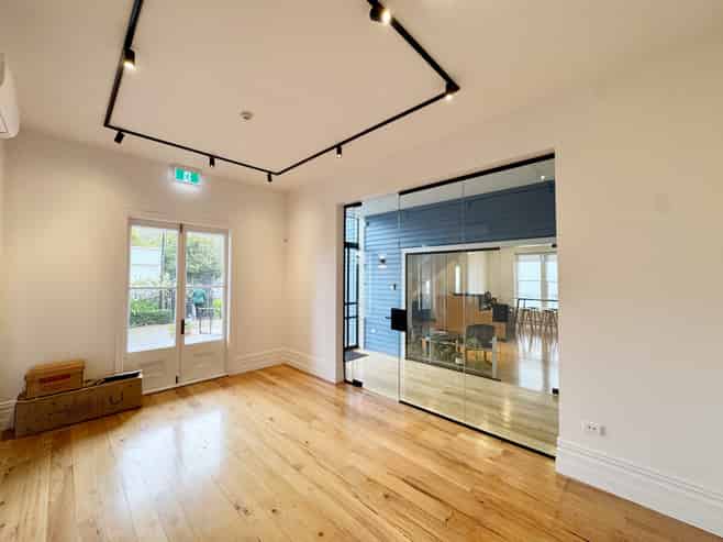 Stunning Character Office/Westend Precinct