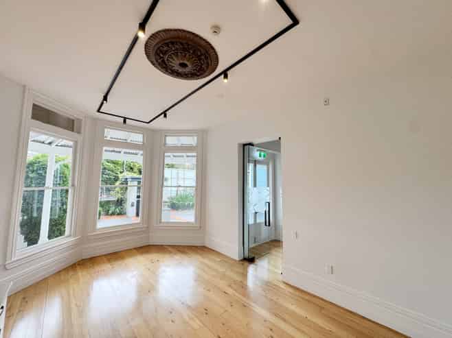 Stunning Character Office/Westend Precinct