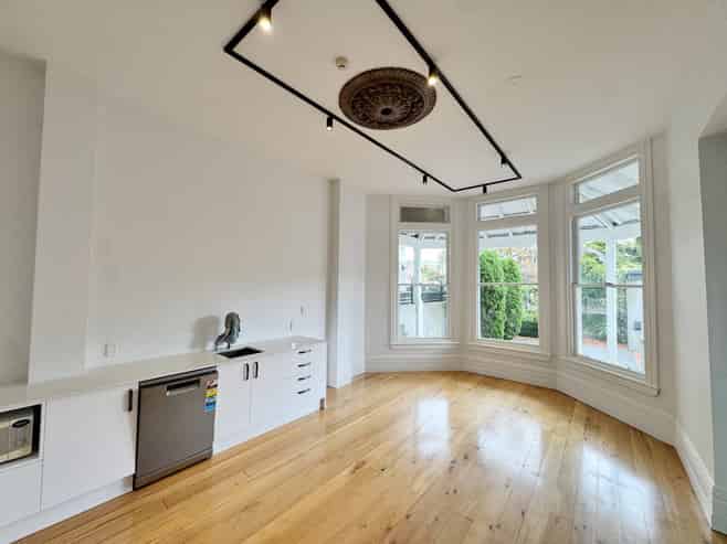 Stunning Character Office/Westend Precinct