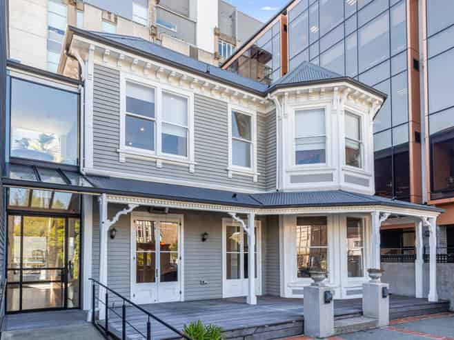 Stunning Character Office/Westend Precinct