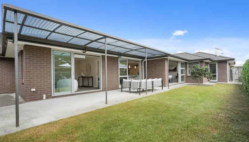 12 Isobel Road, Greenhithe