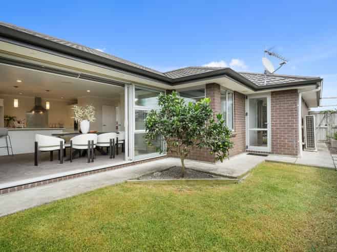 12 Isobel Road, Greenhithe