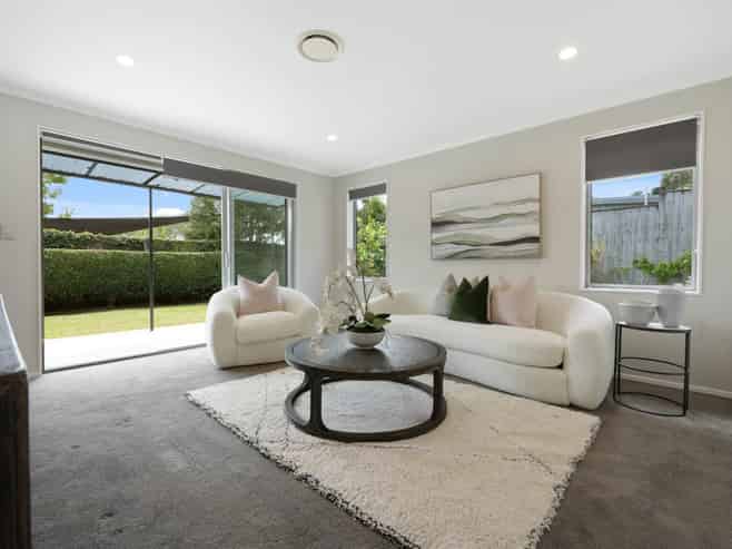 12 Isobel Road, Greenhithe