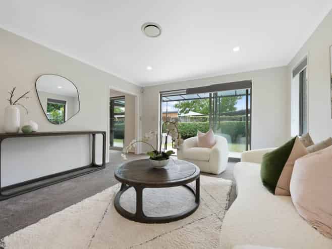 12 Isobel Road, Greenhithe