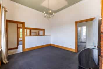 6 Worcester Street, West End