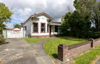 6 Worcester Street, West End