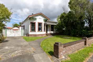 6 Worcester Street, West End