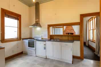 6 Worcester Street, West End