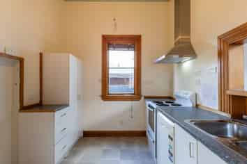 6 Worcester Street, West End