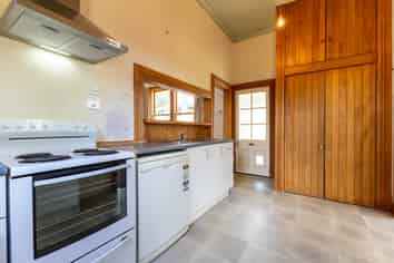 6 Worcester Street, West End