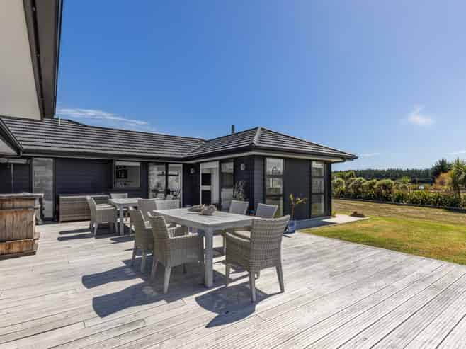 8 Kanuka Drive, Waitarere