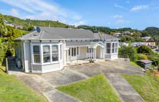 36 The Parade, Island Bay