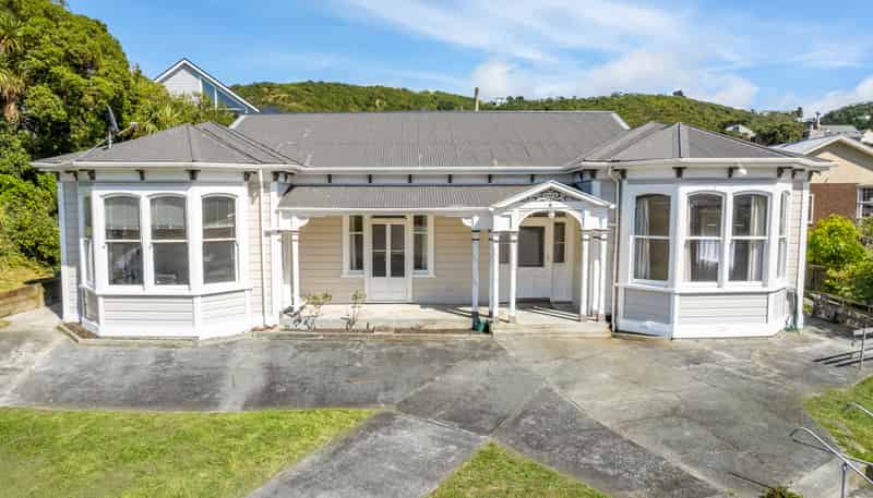 36 The Parade, Island Bay