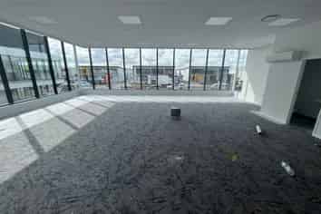 Versatile Warehouse - Container Friendly & Ample Car Parking