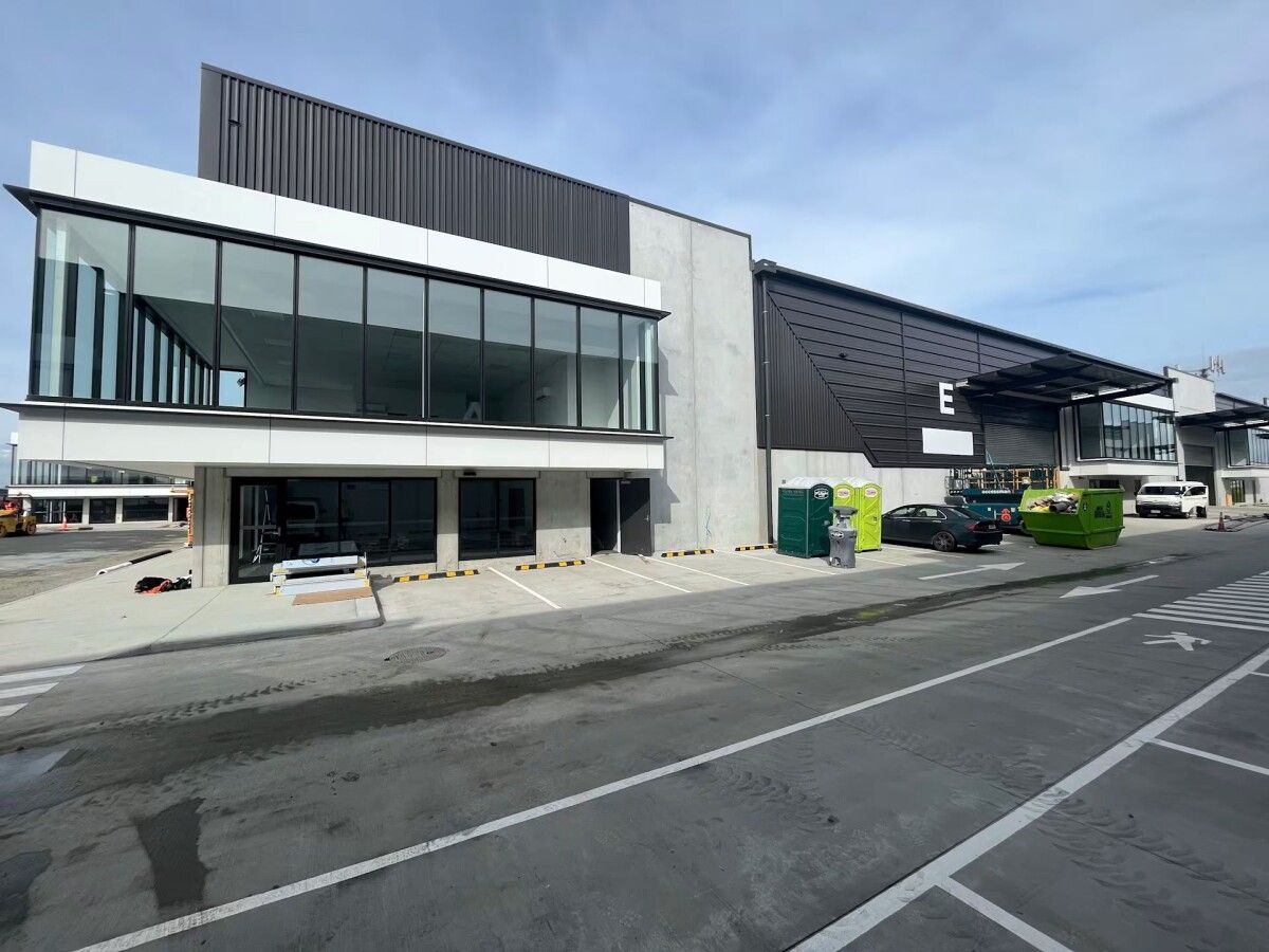 Versatile Warehouse - Container Friendly & Ample Car Parking