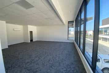 Versatile Warehouse - Container Friendly & Ample Car Parking