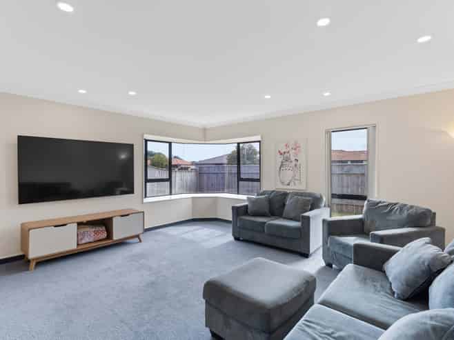 96 Guildford Drive, Paraparaumu