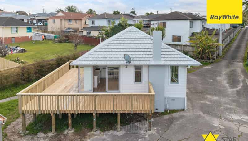 103A Roberts Road, Te Atatu South
