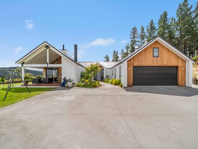 49 Crest Road, Akatarawa