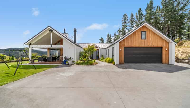 49 Crest Road, Akatarawa