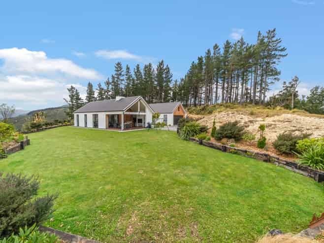 49 Crest Road, Akatarawa