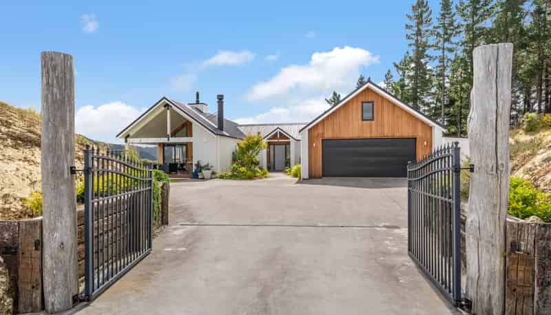 49 Crest Road, Akatarawa