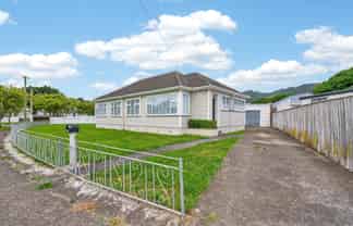 16 Hodgins Grove, Naenae