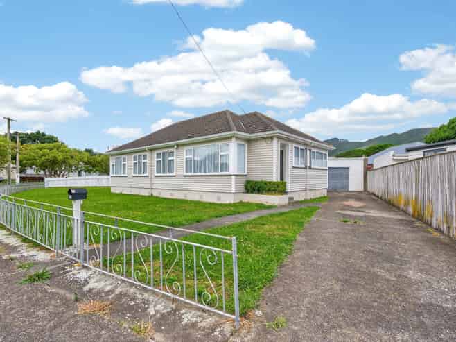 16 Hodgins Grove, Naenae