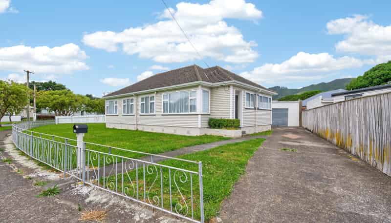 16 Hodgins Grove, Naenae