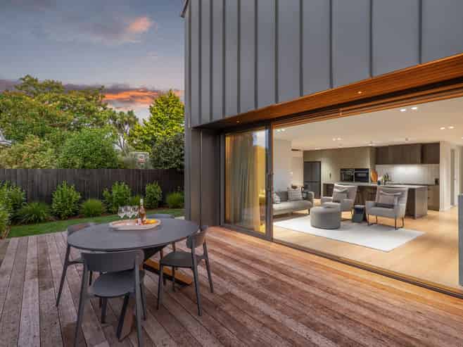 2/105 Tomes Road, Saint Albans